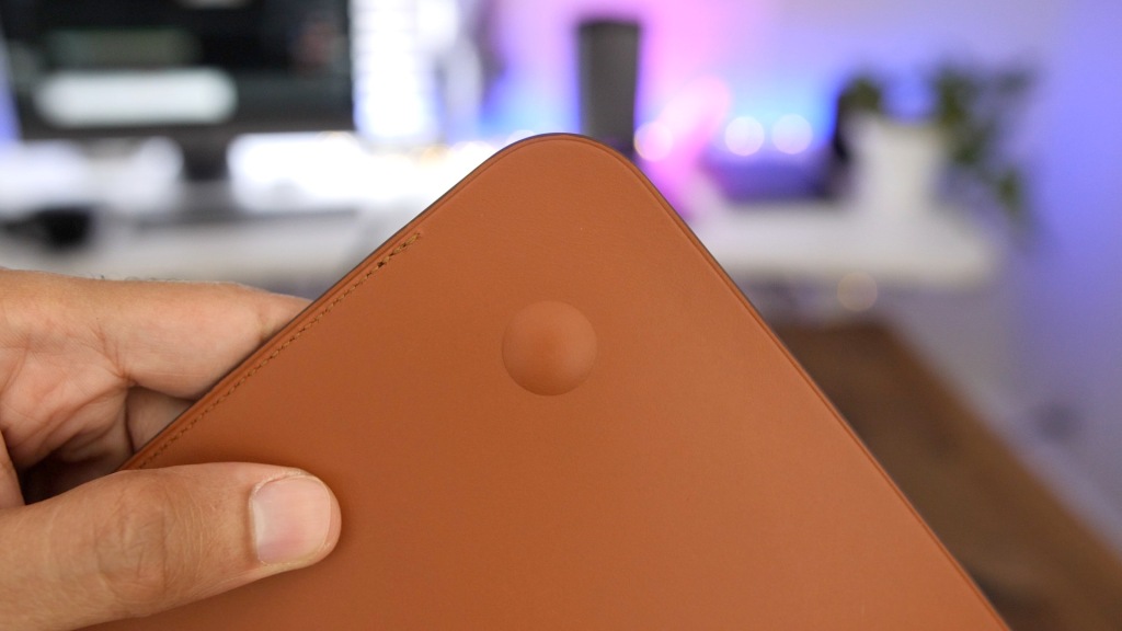 MacBook-Pro-Leather-Sleeve-Feet